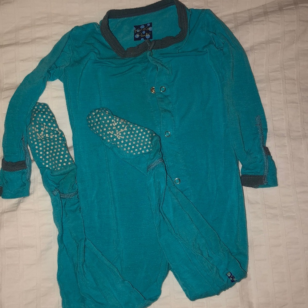 Kickee pants button up footed onesie. Sz12-18m